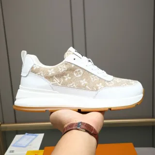Louis Vuitton LV Trainer Blanco Beige Monogram Lona Cuero Overlays Sneakers Lifestyle