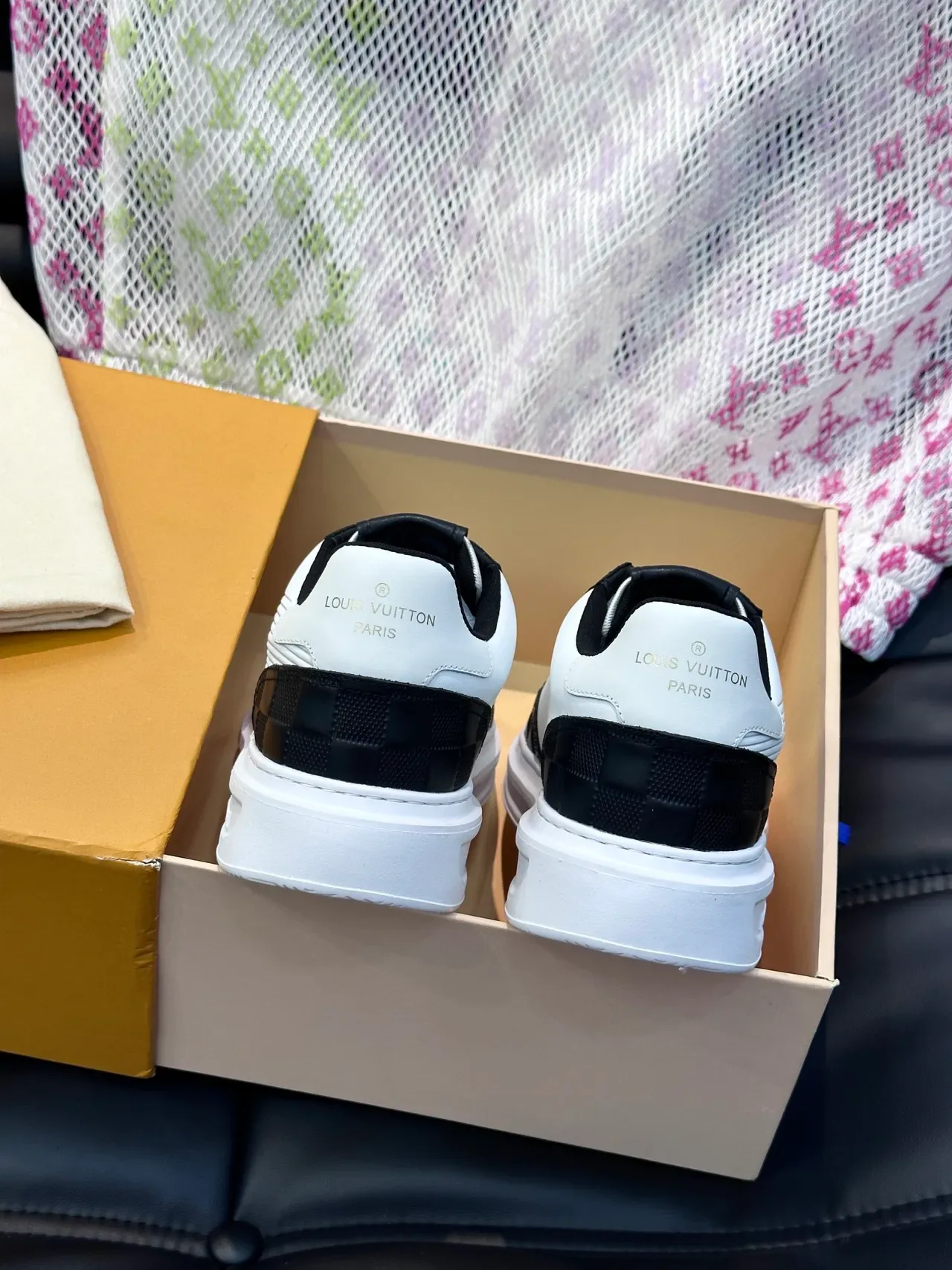 Louis Vuitton LV Trainer सफेद काला चंकी सोल मिक्स्ड लेदर और टेक्निकल फैब्रिक अपर लाइफस्टाइल स्नीकर 3