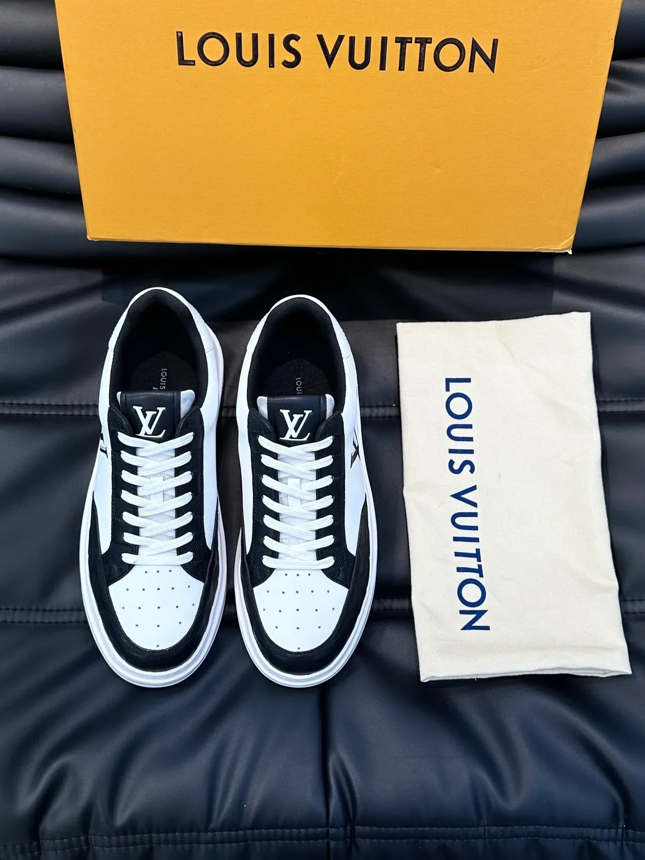 Louis Vuitton LV Trainer सफेद काला चंकी सोल मिक्स्ड लेदर और टेक्निकल फैब्रिक अपर लाइफस्टाइल स्नीकर 4