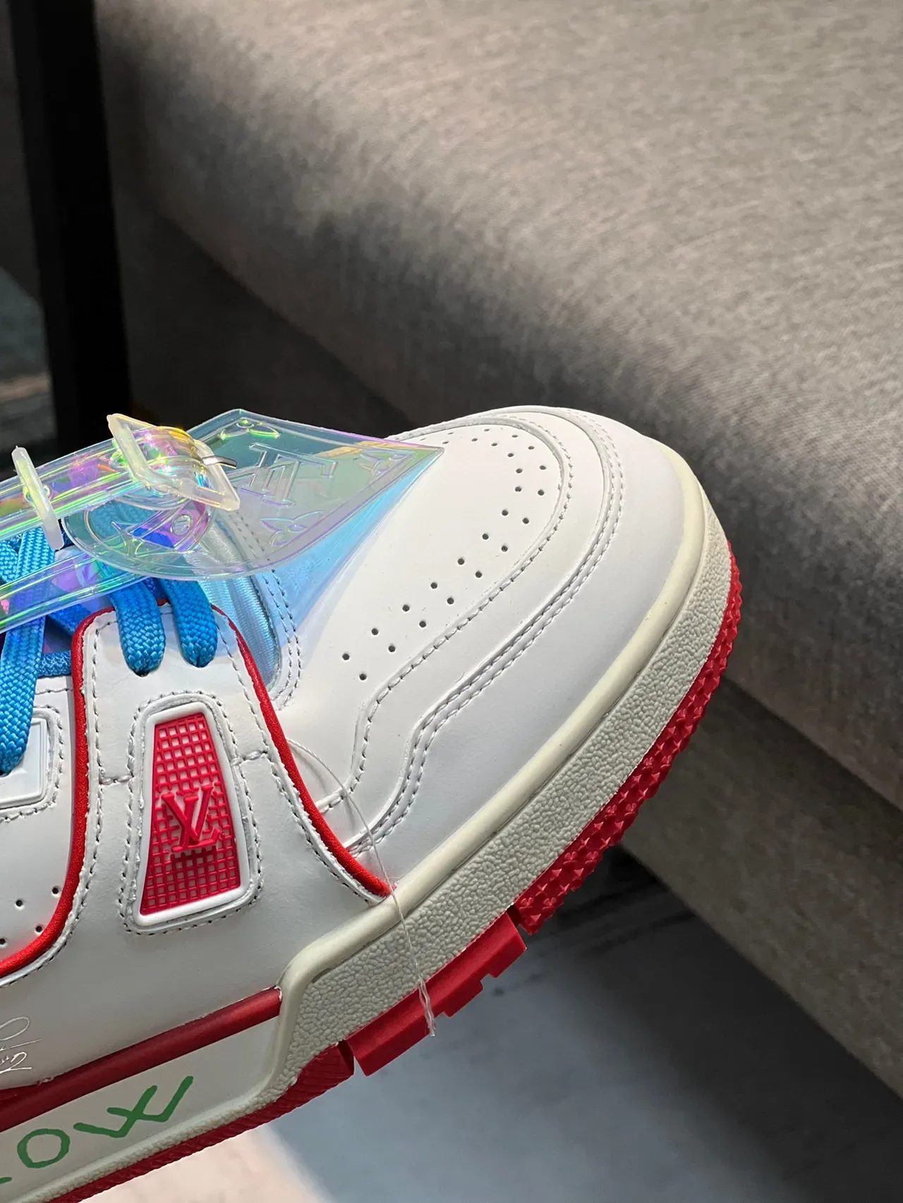 Louis Vuitton LV Trainer Sneakers Lifestyle Blanc Bleu Cuir Perforé À L'avant-pied 3