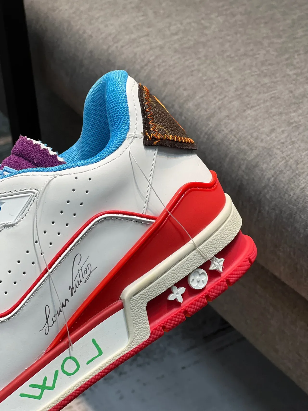 Louis Vuitton LV Trainer Sneakers Lifestyle Blanc Bleu Cuir Perforé À L'avant-pied 7