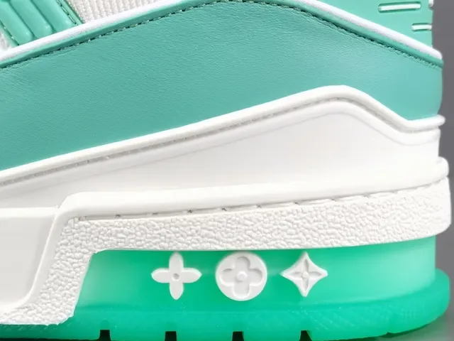 Louis Vuitton LV Trainer Branco e Verde Camada de Couro e Têxtil Superior Alça Larga Marca Lifestyle Sneakers 7