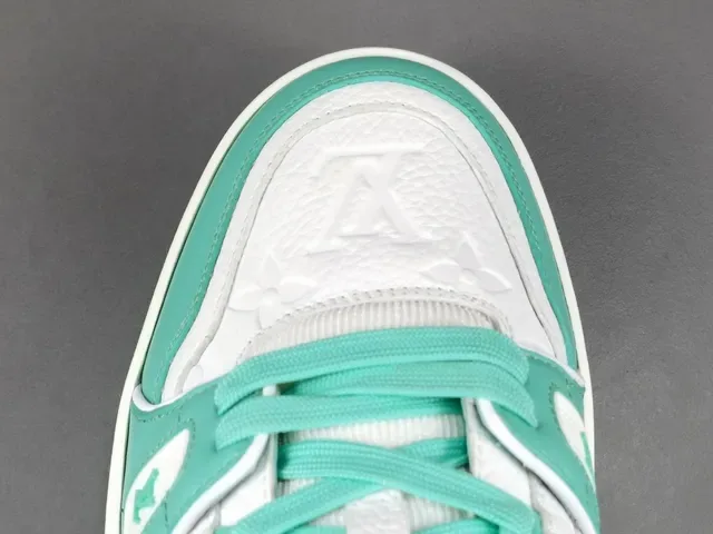 Louis Vuitton LV Trainer Branco e Verde Camada de Couro e Têxtil Superior Alça Larga Marca Lifestyle Sneakers 10