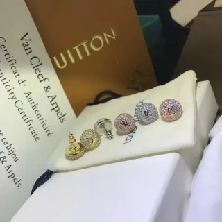 Louis Vuitton LV Volt ذهبي فضي Pavé-Crystal أقراط कروية