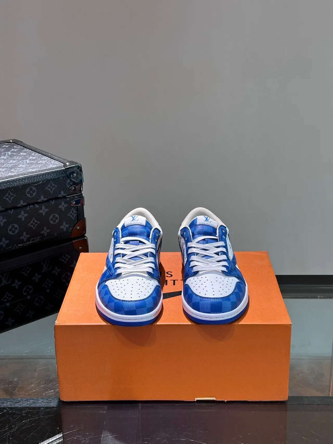 Louis Vuitton Monogram e Damier azul branco tênis low-top lifestyle 2