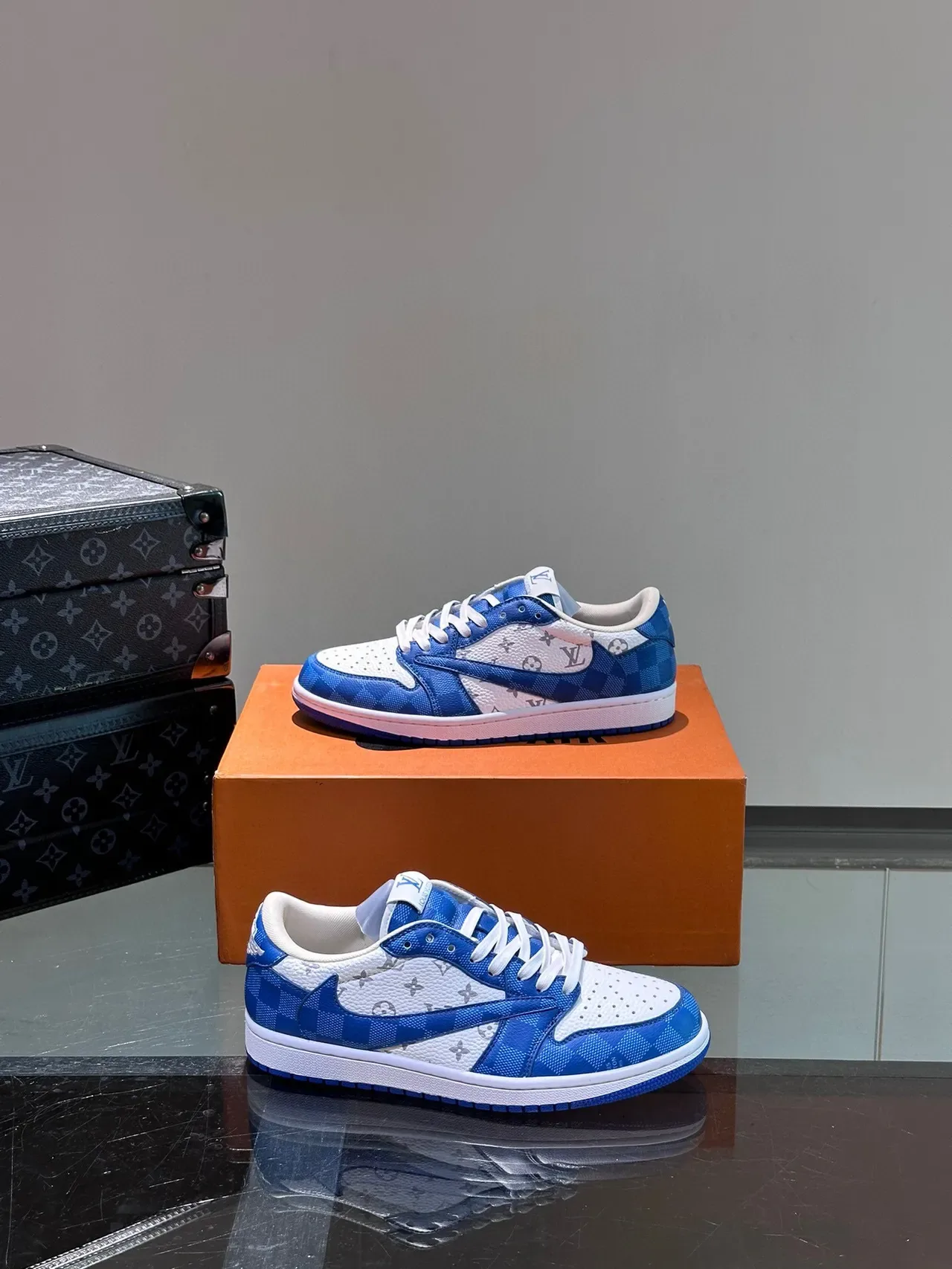 Louis Vuitton Monogram e Damier azul branco tênis low-top lifestyle 4
