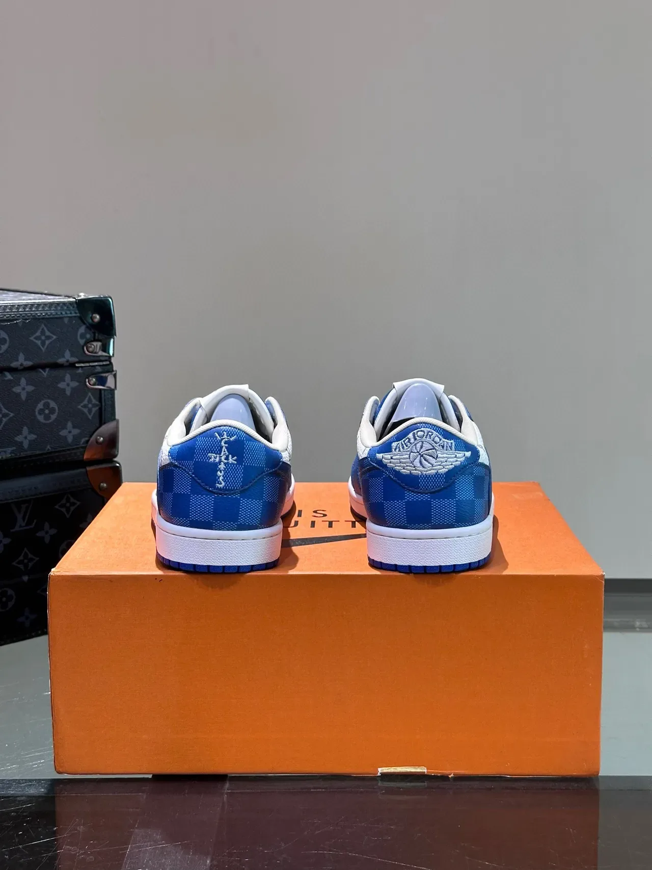 Louis Vuitton Monogram e Damier azul branco tênis low-top lifestyle 8