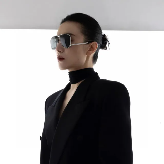 Louis Vuitton Monogram حافظة هاتف أسود 7