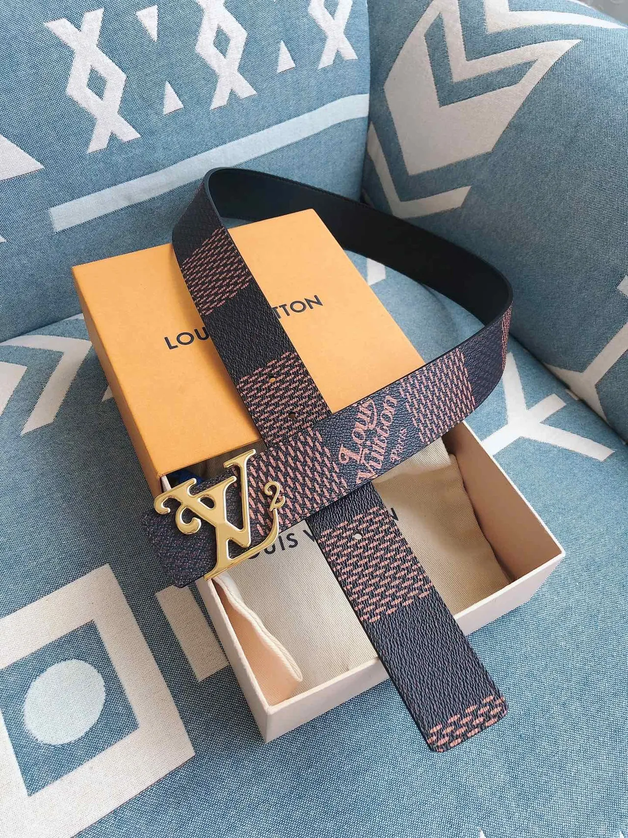 Louis Vuitton Monogram Buckle Leather Belt 2