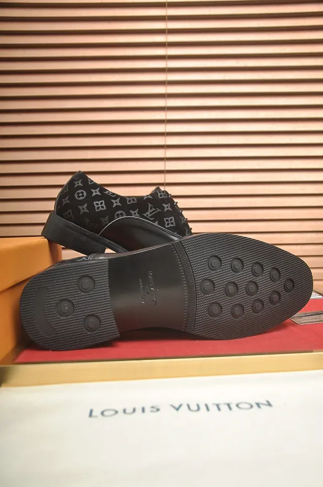 Louis Vuitton Chaussures Oxford Monogram en toile et cuir 3