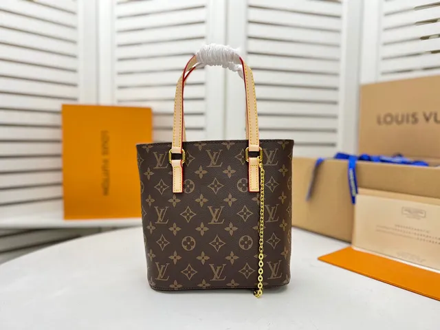 Louis Vuitton Monogram कैनवास शंकुलाकार बकेट बैग 6