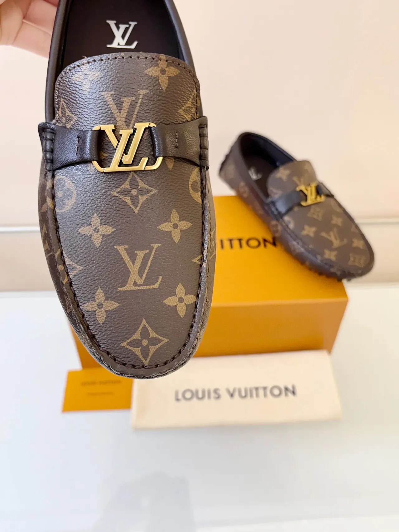 Louis Vuitton Mocassins Monogramme en toile avec bordure cuir boucle LV Buckle 3