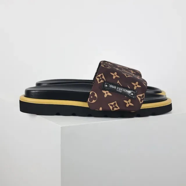 Pantufas Louis Vuitton Monogram de Lona com Alçinha acolchoada 3