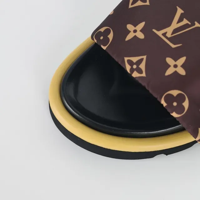 Pantufas Louis Vuitton Monogram de Lona com Alçinha acolchoada 5