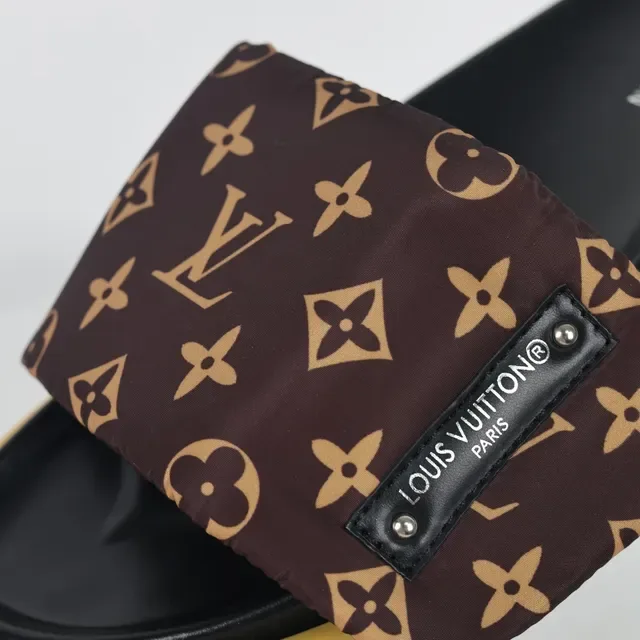 Pantufas Louis Vuitton Monogram de Lona com Alçinha acolchoada 6