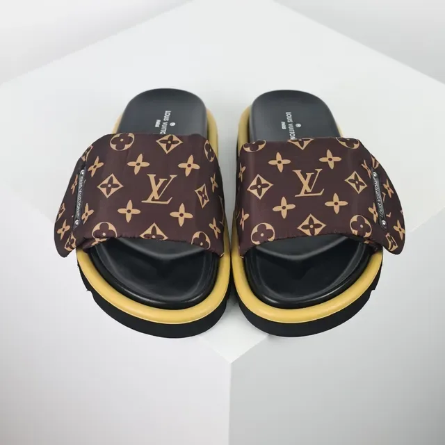 Pantufas Louis Vuitton Monogram de Lona com Alçinha acolchoada 8