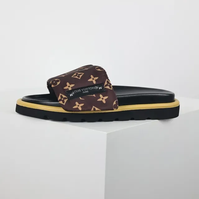 Pantufas Louis Vuitton Monogram de Lona com Alçinha acolchoada 9