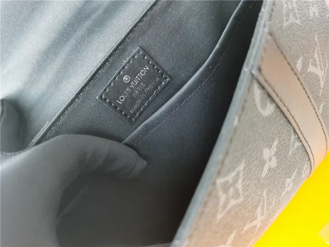 Louis Vuitton Monogram Eclipse حقيبة كروس بودي منظمة 2