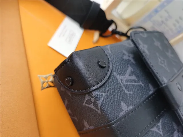 Louis Vuitton Monogram Eclipse حقيبة كروس بودي منظمة 5