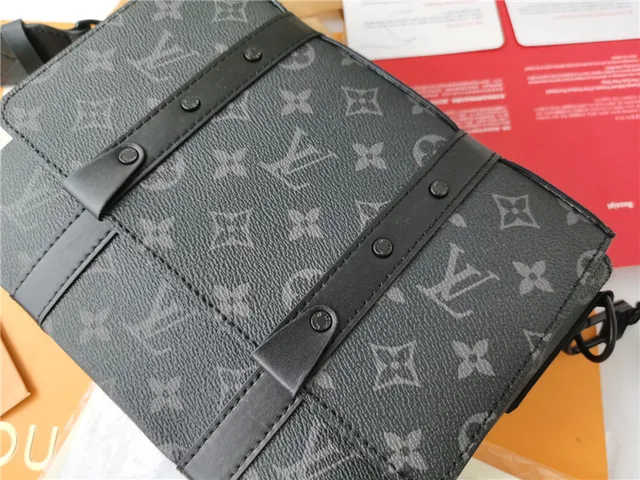 Louis Vuitton Monogram Eclipse حقيبة كروس بودي منظمة 6