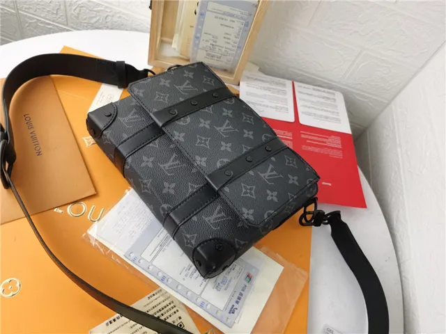 Louis Vuitton Monogram Eclipse حقيبة كروس بودي منظمة 7