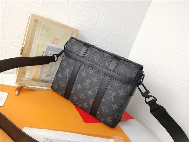 Louis Vuitton Monogram Eclipse حقيبة كروس بودي منظمة 8