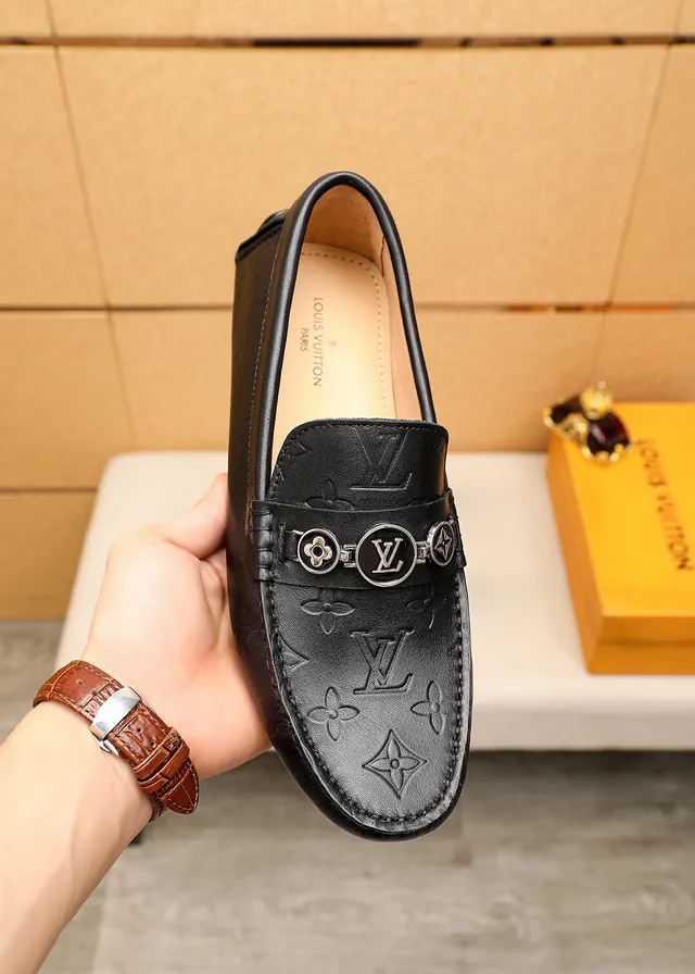 Louis Vuitton mocassim monograma embossed couro preto slip-on loafers 7