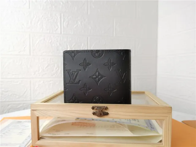 Louis Vuitton Monogram Empreinte 黑色压花 双折短钱包 9