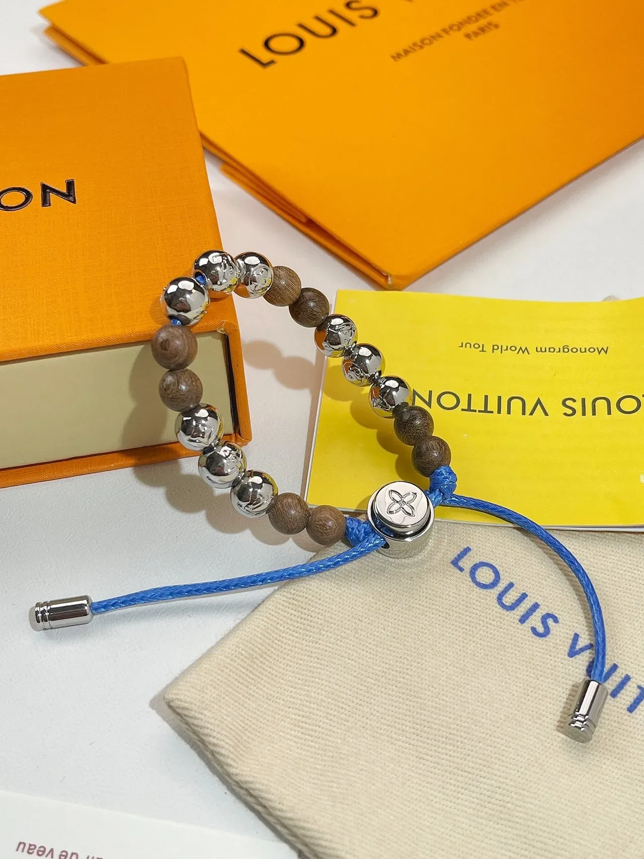سوار Louis Vuitton Monogram Flower بني أزرق خشبي ومعدني خرز 2