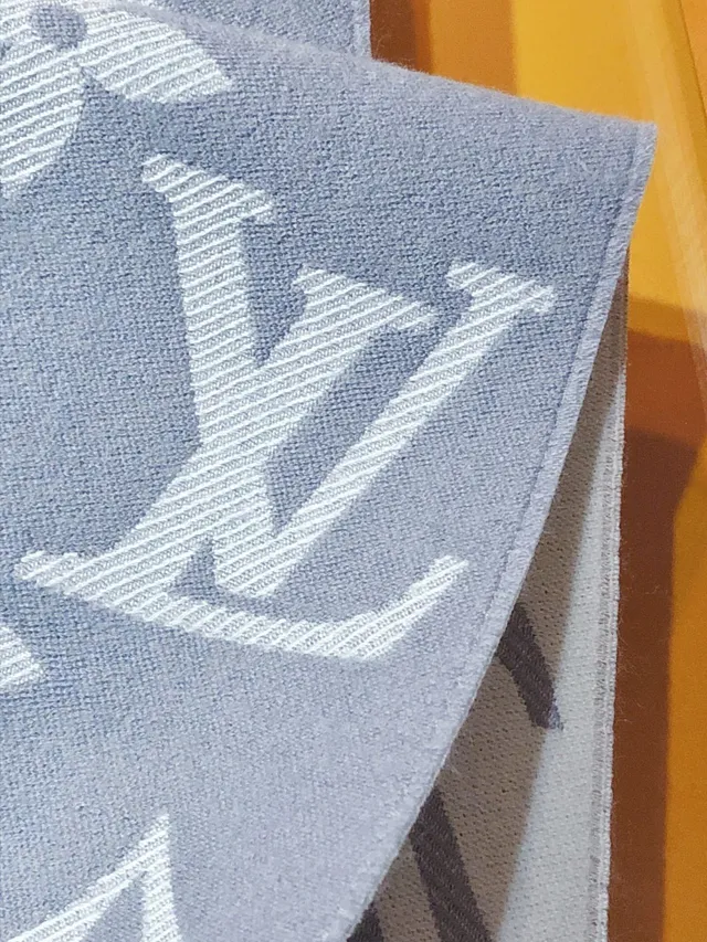 Louis Vuitton Écharpe en cachemire à franges jacquard monogramme 9
