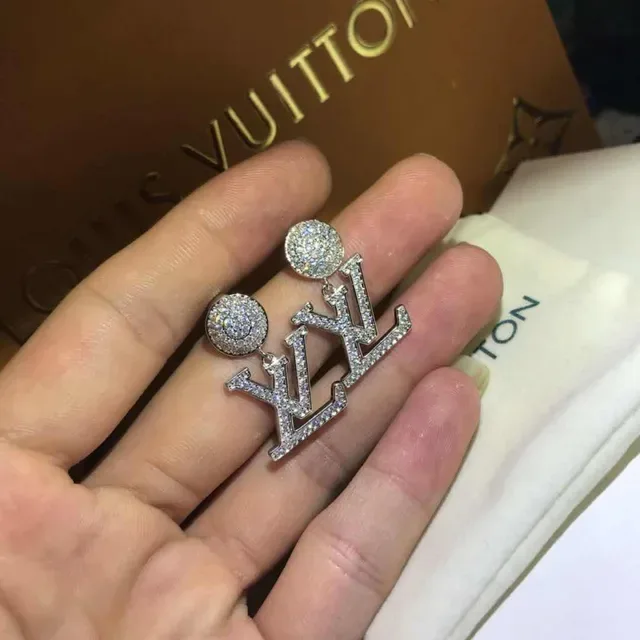 Louis Vuitton Monogram Pendientes Oro Transparente Pavé Cristal Openwork LV 4