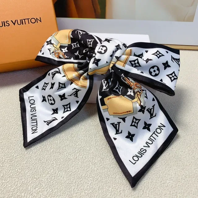 Louis Vuitton Monogram Print bufanda de seda 2
