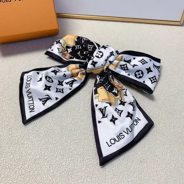 Louis Vuitton Monogram Print bufanda de seda 4