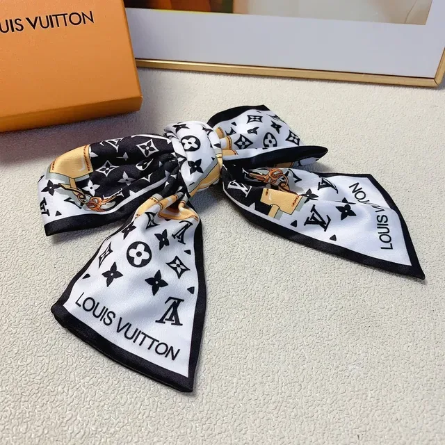 Louis Vuitton Monogram Print bufanda de seda 5