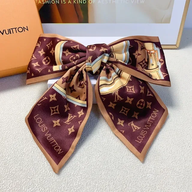 Louis Vuitton Monogram Print bufanda de seda 9