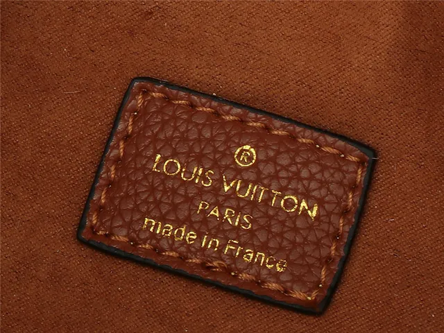 Louis Vuitton Multi Pochette Accessoires Marrom e Dourado Relevado Monograma Couro Hardware Bolsa de Cintura de Moda 3