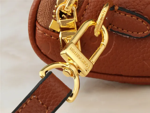 Louis Vuitton Multi Pochette Accessoires Marrom e Dourado Relevado Monograma Couro Hardware Bolsa de Cintura de Moda 4