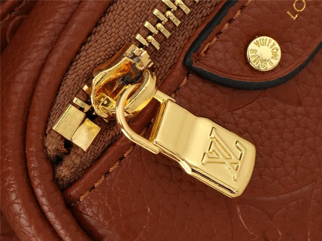 Louis Vuitton Multi Pochette Accessoires Marrom e Dourado Relevado Monograma Couro Hardware Bolsa de Cintura de Moda 5
