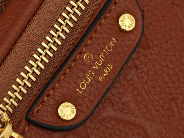 Louis Vuitton Multi Pochette Accessoires Marrom e Dourado Relevado Monograma Couro Hardware Bolsa de Cintura de Moda 6