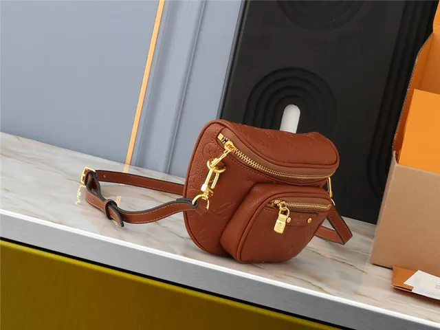 Louis Vuitton Multi Pochette Accessoires Marrom e Dourado Relevado Monograma Couro Hardware Bolsa de Cintura de Moda 7
