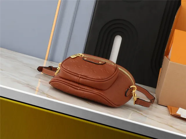 Louis Vuitton Multi Pochette Accessoires Marrom e Dourado Relevado Monograma Couro Hardware Bolsa de Cintura de Moda 8