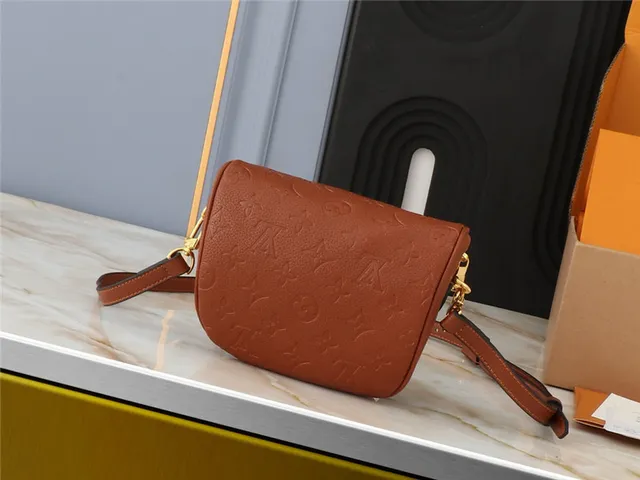 Louis Vuitton Multi Pochette Accessoires Marrom e Dourado Relevado Monograma Couro Hardware Bolsa de Cintura de Moda 9