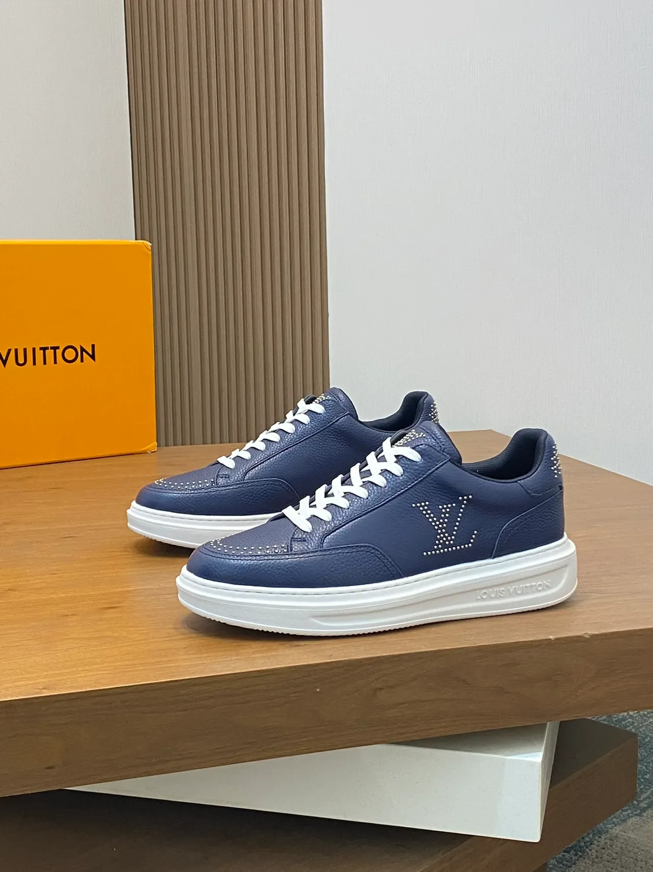 Louis Vuitton Sneakers Lifestyle Navy White Cuir Pebbled Studded Monogram 4