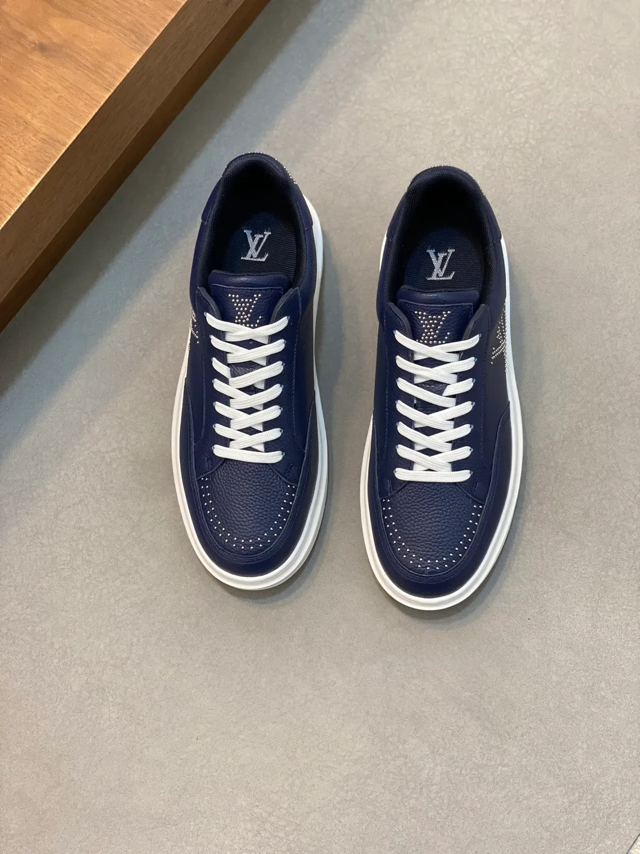 Louis Vuitton Sneakers Lifestyle Navy White Cuir Pebbled Studded Monogram 5