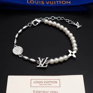 Louis Vuitton سوار لؤلؤ والمونوغرام