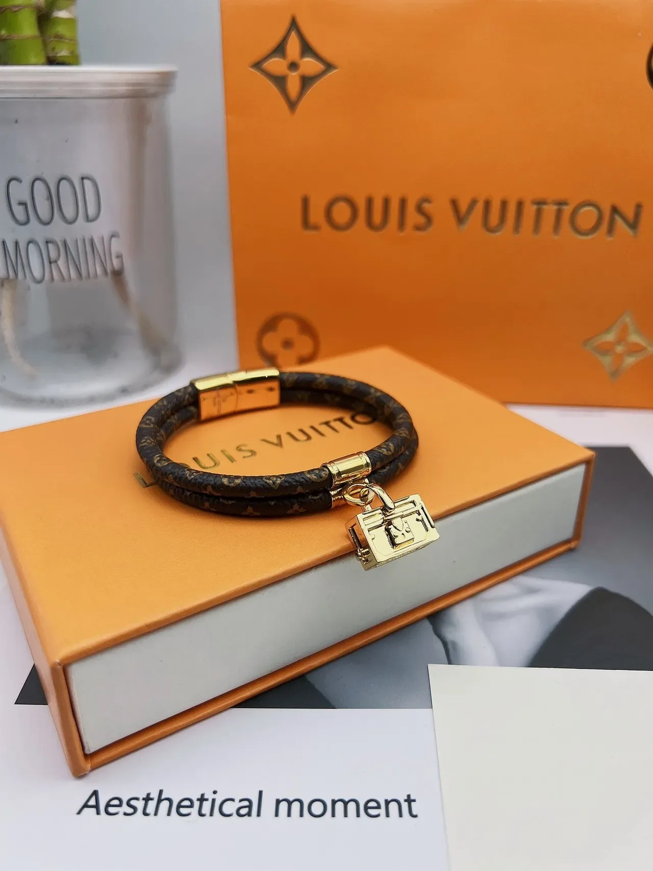 Pulsera Louis Vuitton Petite Malle Marrón Dorado Trenzada Monograma Cuero Hardware 2