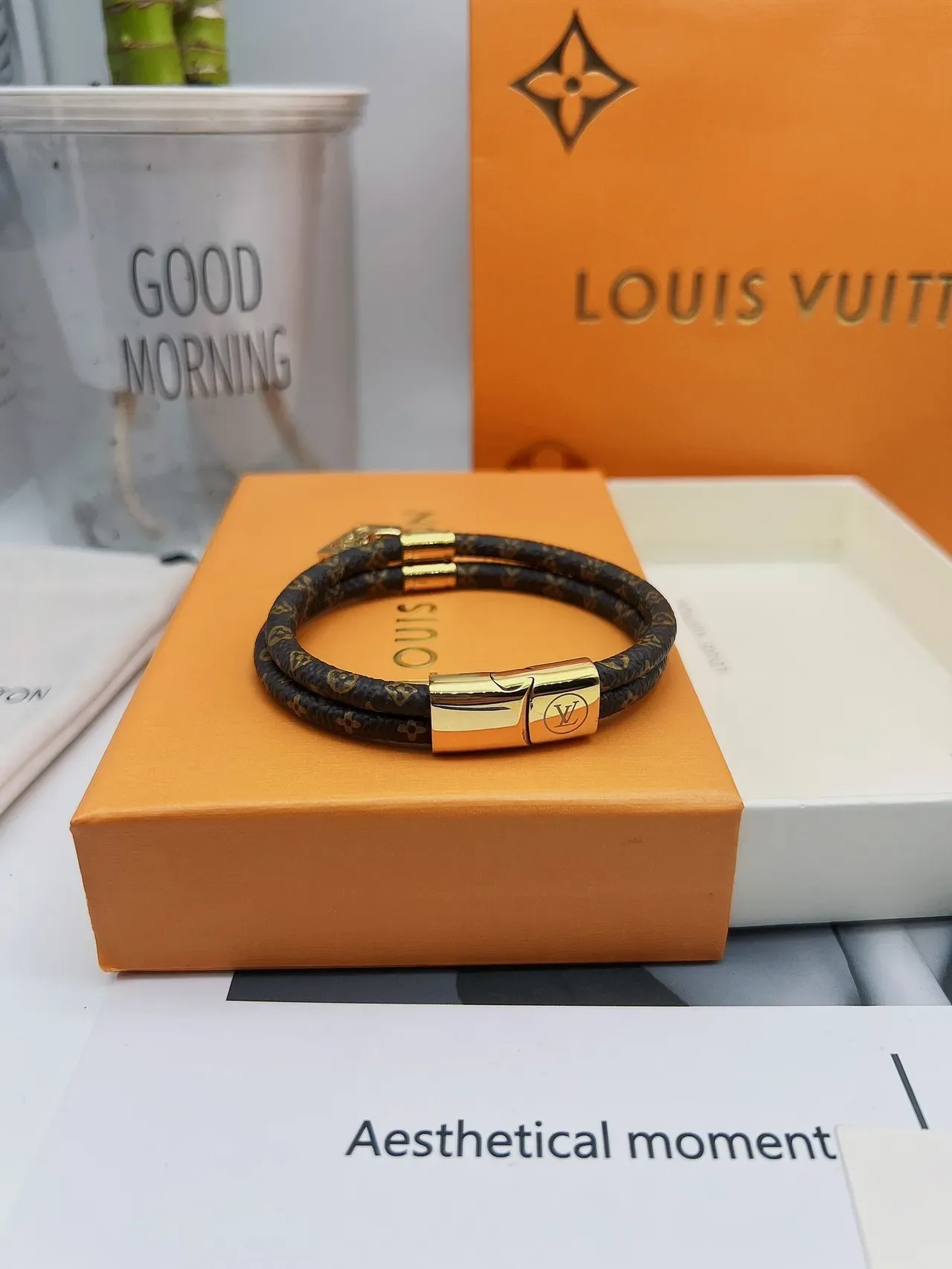 Pulsera Louis Vuitton Petite Malle Marrón Dorado Trenzada Monograma Cuero Hardware 4