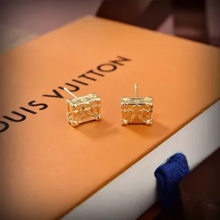 Louis Vuitton Petite Malle Brincos com estilo de maleta em tom dourado