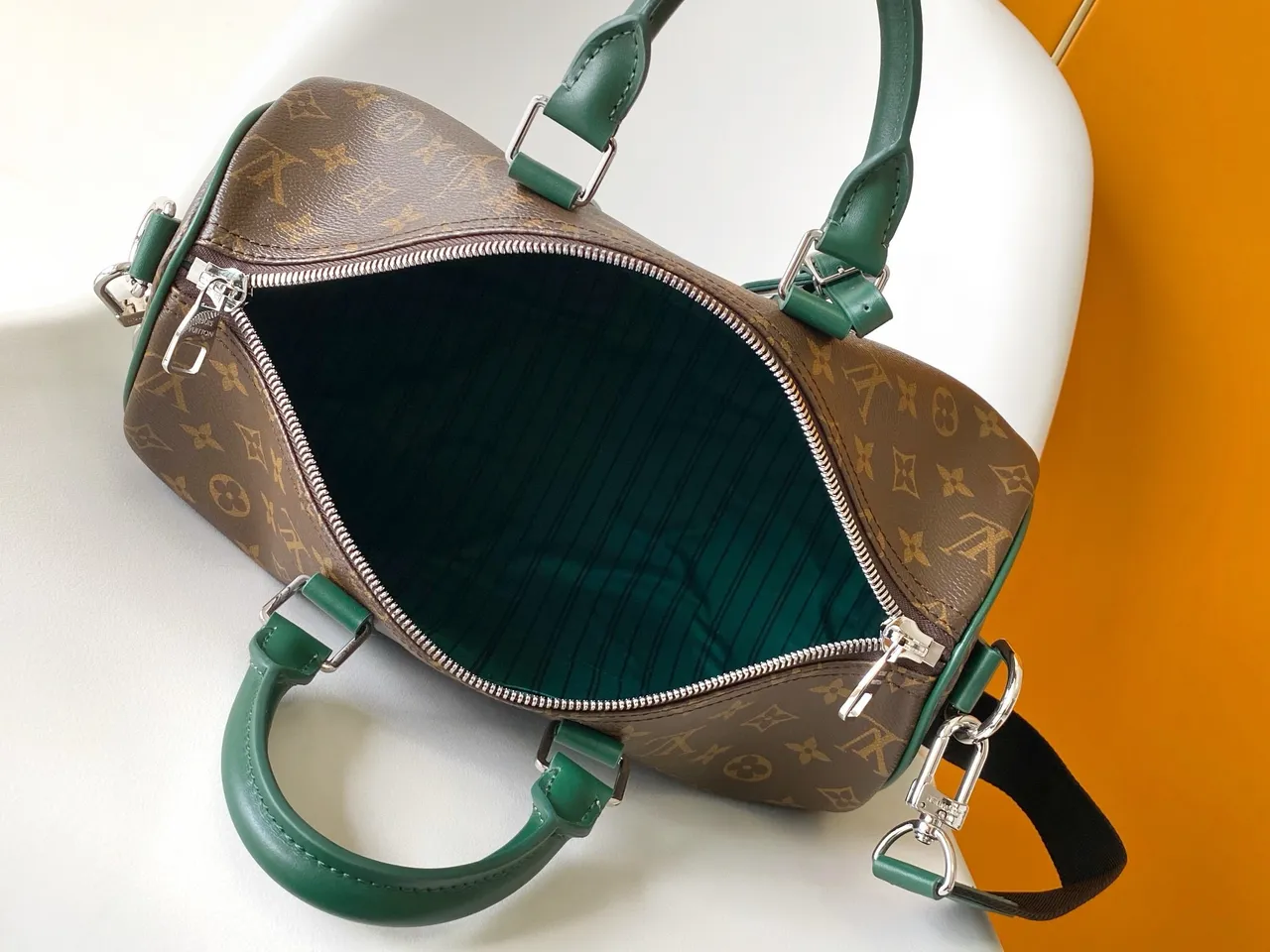 Louis Vuitton Pillow Bag Marrón Verde Monograma Lona Boston Bag 2