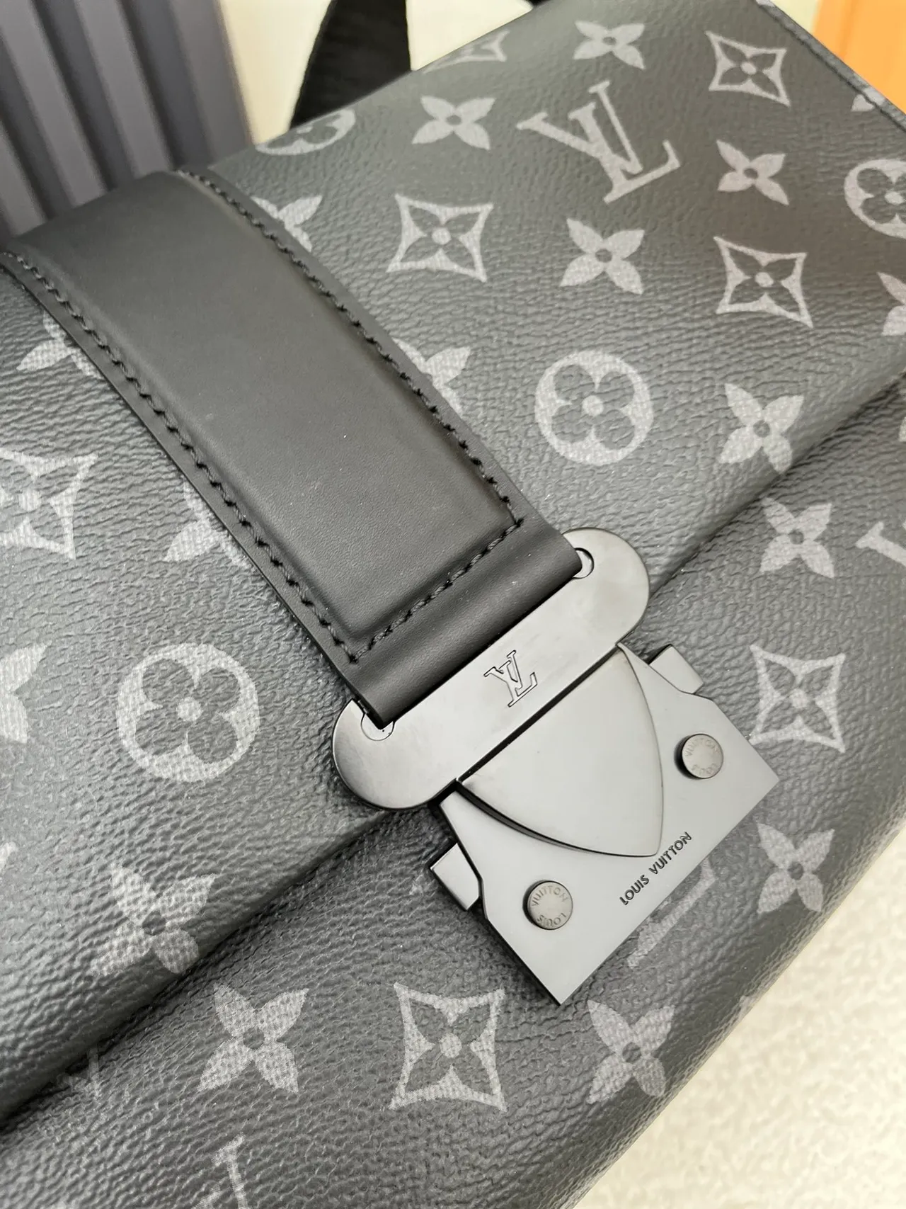 Louis Vuitton Pochette Metis Black Gray Monogram-Coated Canvas Structured Rectangular Messenger Bag 5